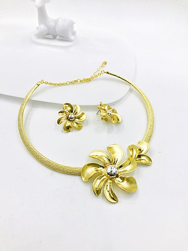 Zinc Alloy Trend Flower Earring and Necklace Set