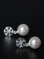 thumb Simple Shell Pearl Little Snowflake 925 Silver Stud Earrings 1