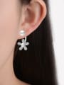 thumb Fashion Imitation Pearls Shiny Flower Stud Earrings 1