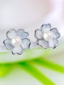 thumb Temperament Flower Shaped Pearl stud Earring 3