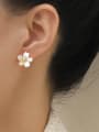 thumb Brass Shell Flower Minimalist Clip Earring 1