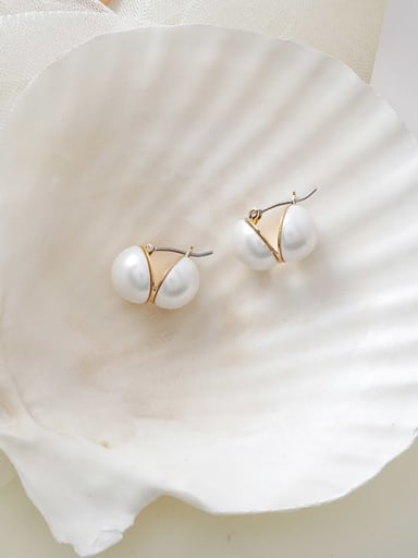 Alloy With Gold Plated Simplistic Round Stud Earrings