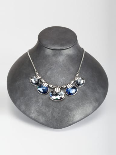 A Platinum Plated Zinc Alloy Stylish Crystal Necklace Of Round