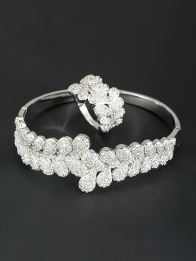 New design Platinum Plated Flower Zircon 2 Pieces Set in White color