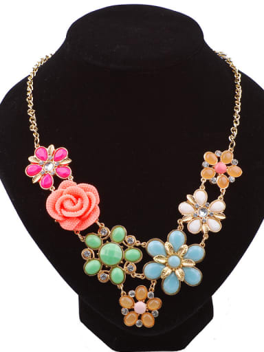 Fashion Resin-covered Flowers Gold Plated Alloy Necklace