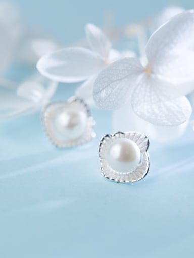 High Quality Flower Shaped Artificial Pearl Stud Earrings