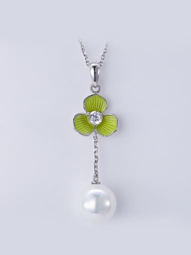 Flower-shaped Pearl Necklace
