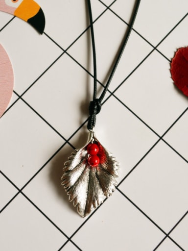 Women Leaf Shaped Red Beads Necklace