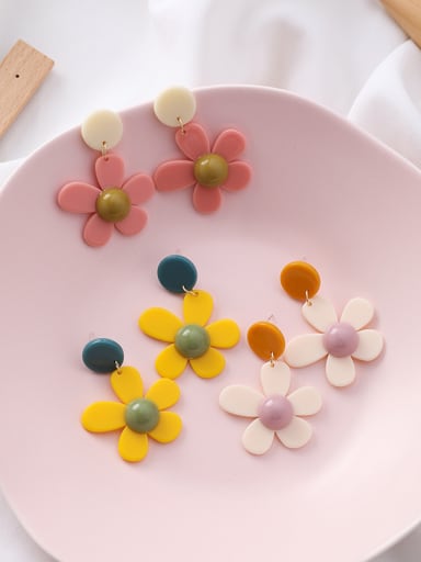 Alloy With Gold Plated Fashion  Acrylic Flower Stud Earrings