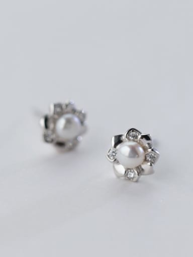 Women Elegant Flower Shaped Artificial Pearl Stud Earrings
