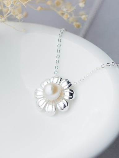 Exquisite Flower Shaped Artificial Pearl S925 Silver Pendant