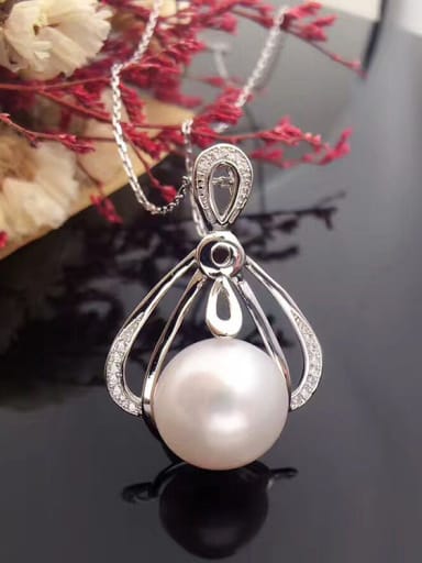 Freshwater Pearl Hollow Crown Necklace