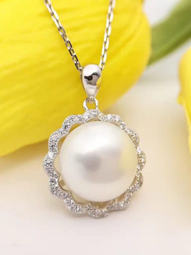2018 Freshwater Pearl Flowery Necklace