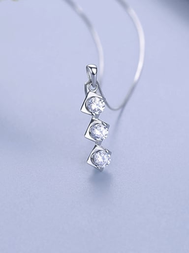 Elegant Diamond Shaped Zircons Pendant