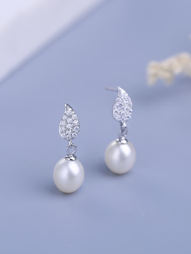 Fashion Shell Pearl Shiny Zirconias-studded Leaf 925 Silver Stud Earrings