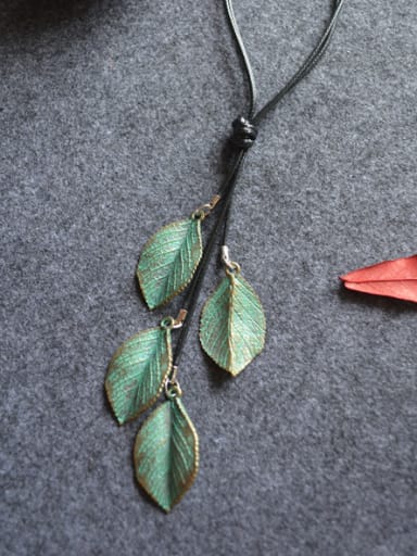 Delicate Leaf Shaped Women Necklace