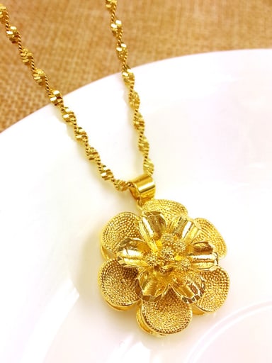 Temperament Gold Plated Flower Shaped Necklace