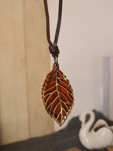 Couples Leaf Shaped Cownhide Leather Necklace