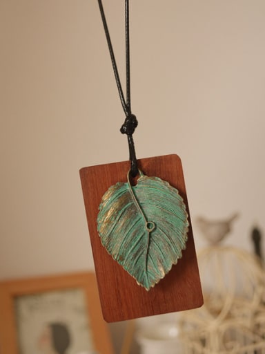 Unisex Green Leaf Shaped Necklace