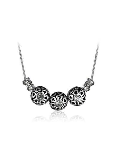 Exquisite Silver Plated Heart Shaped Rhinestones Necklace