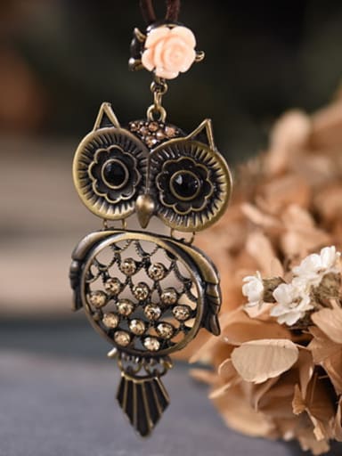 Women Delicate Owl Shaped Rhinestones Necklace