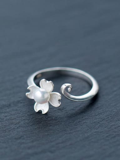 Elegant Flower Shaped Artificial Pearl S925 Silver Ring