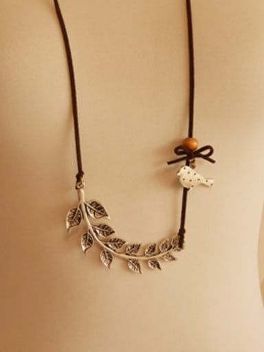 Exquisite Women Leaf Shaped Necklace