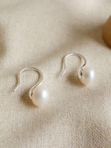 925 Sterling Silver With Platinum Plated Personality Freshwater Pearl Hook Earrings