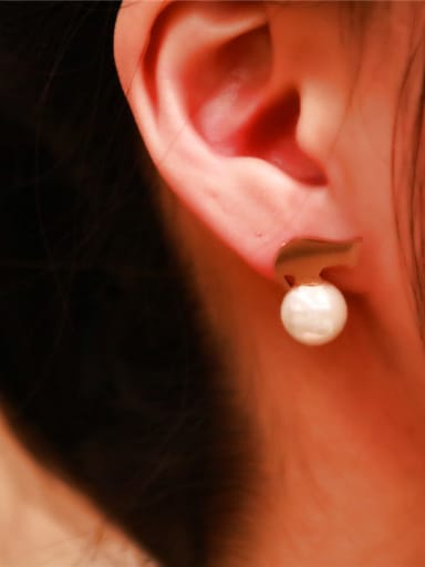Temperament Shell Pearls Stud Earrings