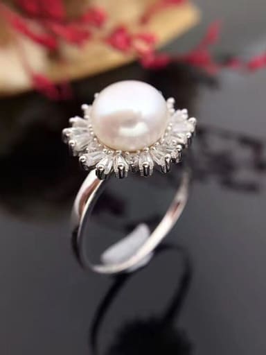 Fashion Freshwater Pearl Snowflake Ring