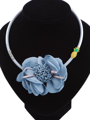Exaggerated Handmade Lace Flower Pendant Necklace