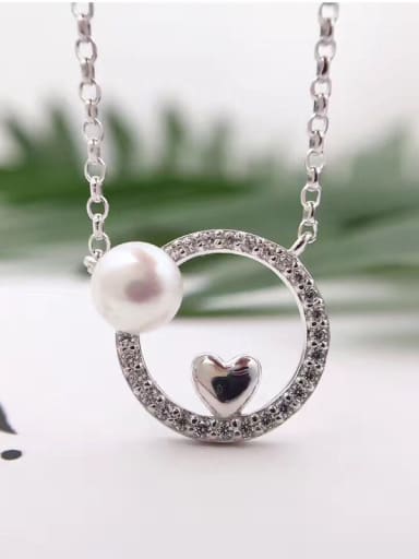 Simple Heart-shaped Round Freshwater Pearl Necklace