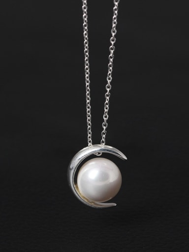 Moon Shell Pearl Clavicle Necklace