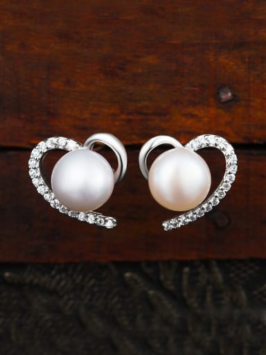Heart-shaped Pearl Cluster earring
