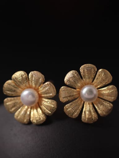 Freshwater Pearls Flower Women stud Earring
