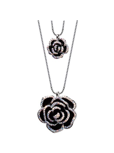 Rose Shaped Sweater Necklace