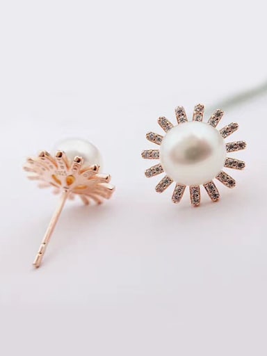 Fashion Freshwater Pearl Chrysanthemum shaped stud Earring
