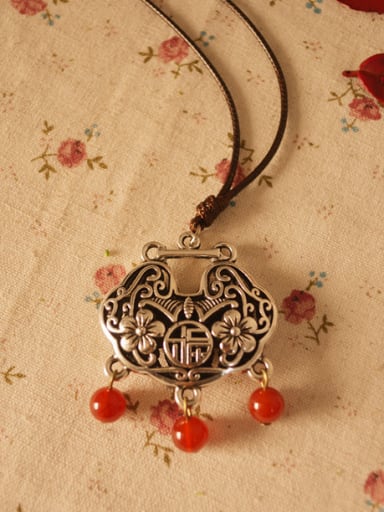 Retro Locket Shaped Red Beads Necklace