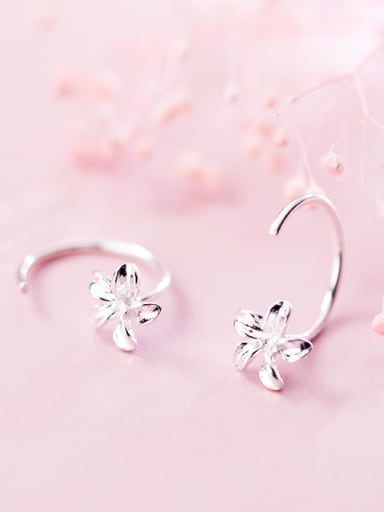 Sterling silver fashion simple petal earrings