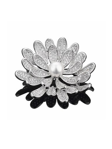 Fashion Artificial Pearl Cubic Zirconias-covered Flower Brooch