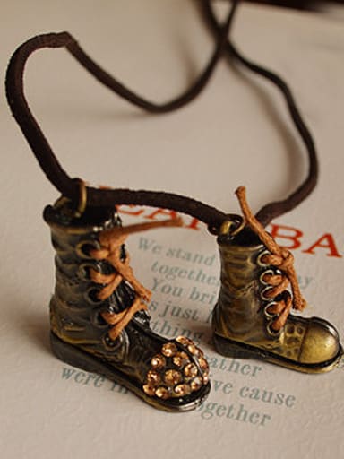 Retro Unsymmetrical Boots Shaped Necklace