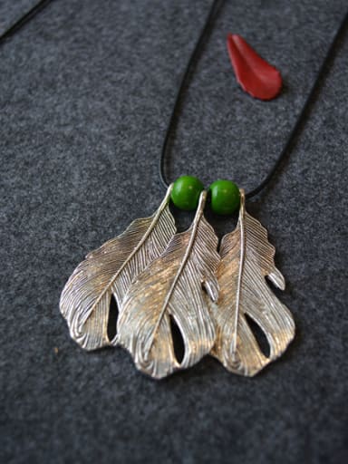 Women Retro Leaf Shaped Necklace