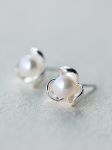 Elegant Flower Shaped S925 Silver Artificial Pearl Stud Earrings