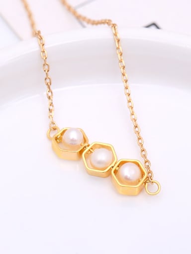 Women Elegant Geometric Freshwater Pearl Necklace