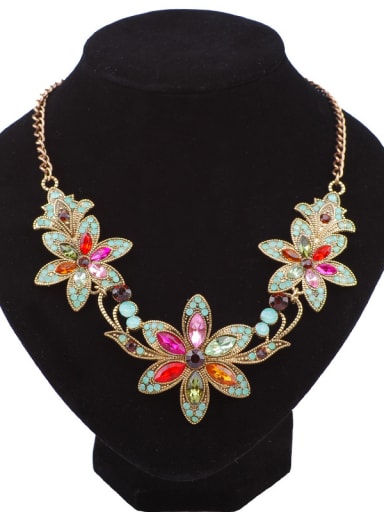 Classical Gold Plated Rhinestones-covered Flowers Alloy Necklace