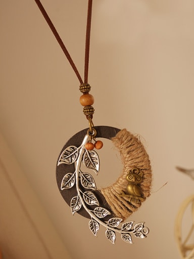 Wooden Round Shaped Leaf Necklace