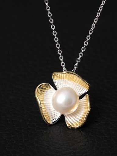 Flower Freshwater Pearl Necklace