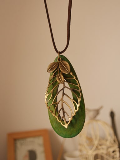 Women Exquisite Hollow Leaf Shaped Necklace