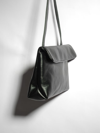 custom Black vegetable tanned leather one shoulder retro crossbody bag