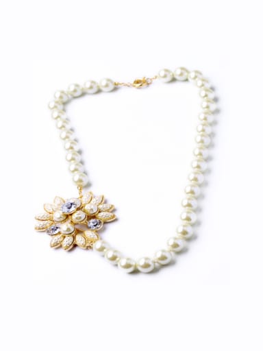 Beautiful Glass Pearl Flower Alloy Necklace